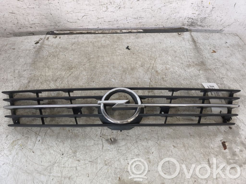 Opel Sintra Etusäleikkö 