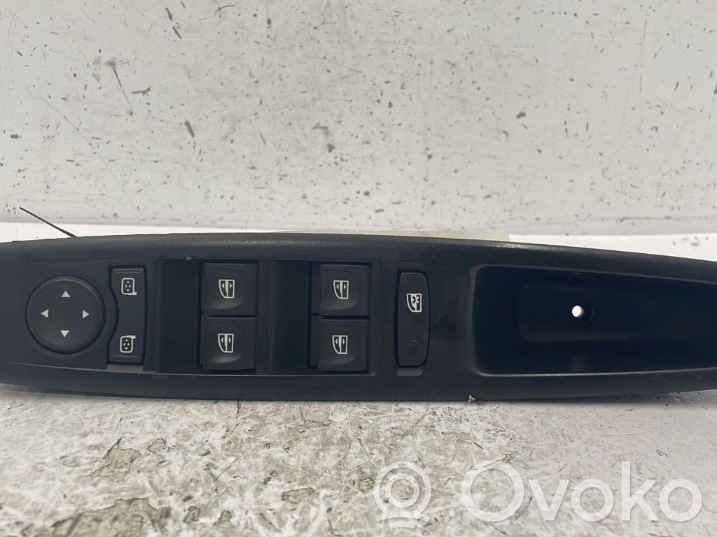 Electric window control switch   E30169