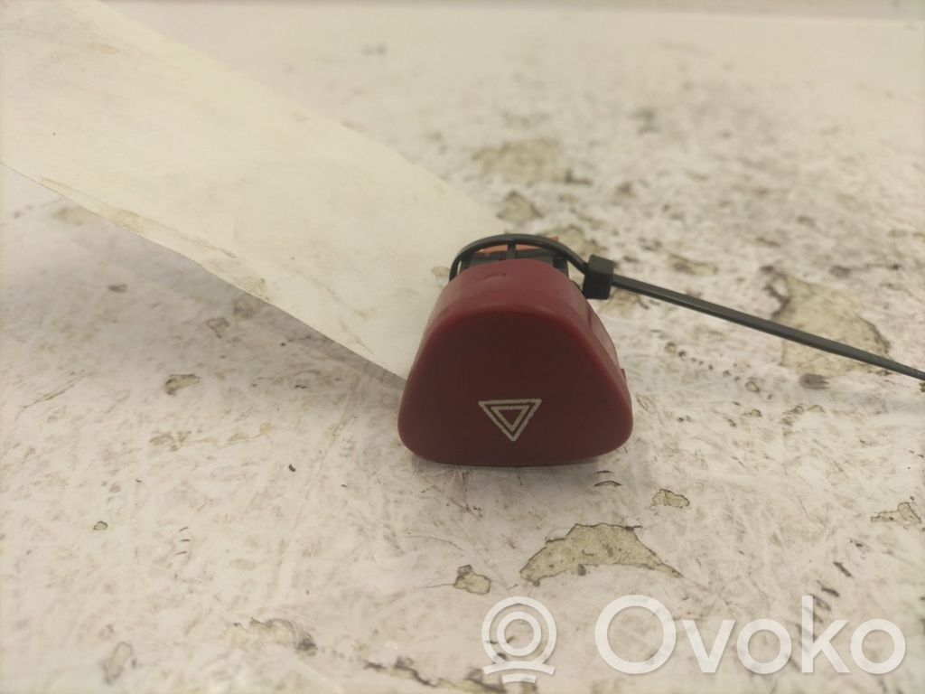 Botón interruptor de luz de peligro   00006554L8