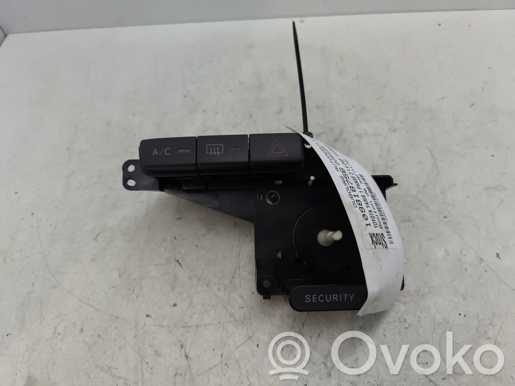 Toyota Yaris Botón interruptor de luz de peligro