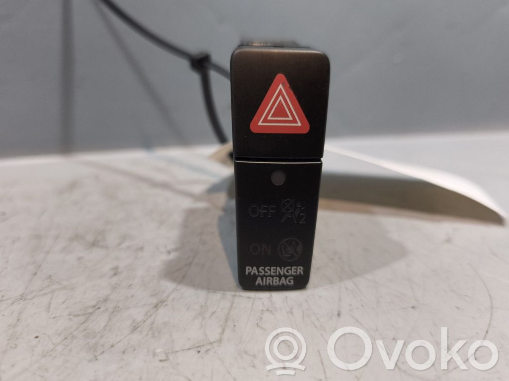 Comutator lumini pericol   3743052R015PK