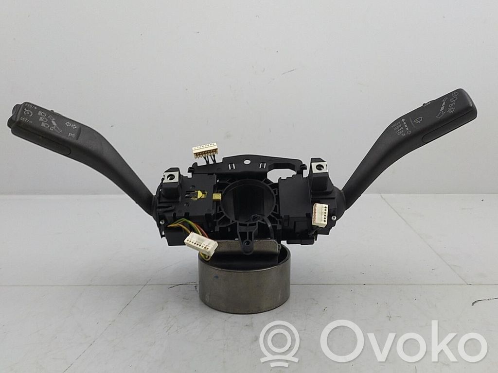 Volkswagen Golf VI Leva/interruttore dell’indicatore di direzione e tergicristallo