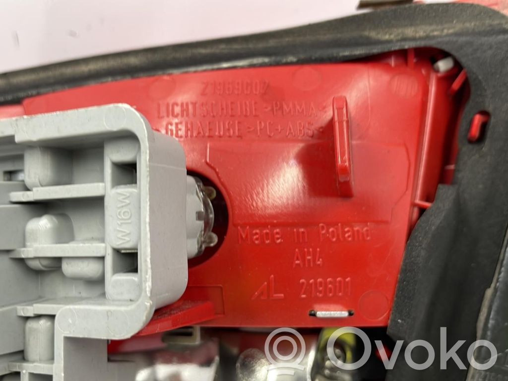 Audi A4 S4 B8 8K Lampă spate în capacul portbagajului 