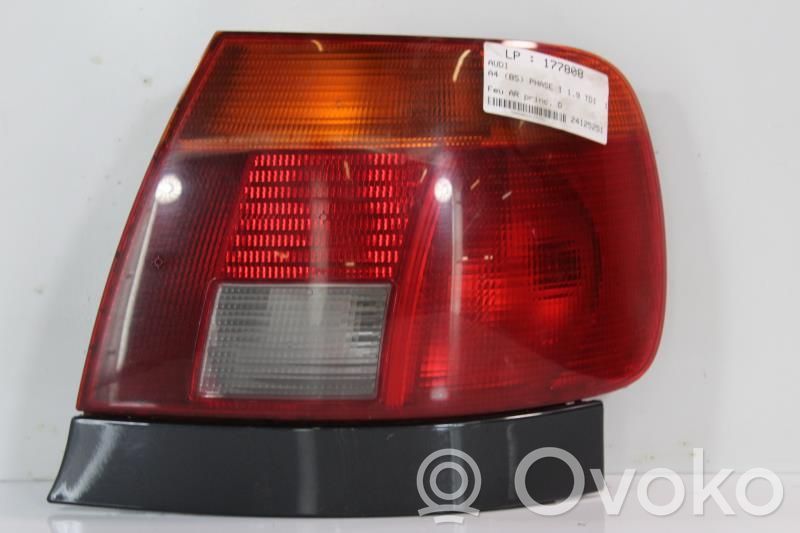 Lampa tylna   8D0945112A