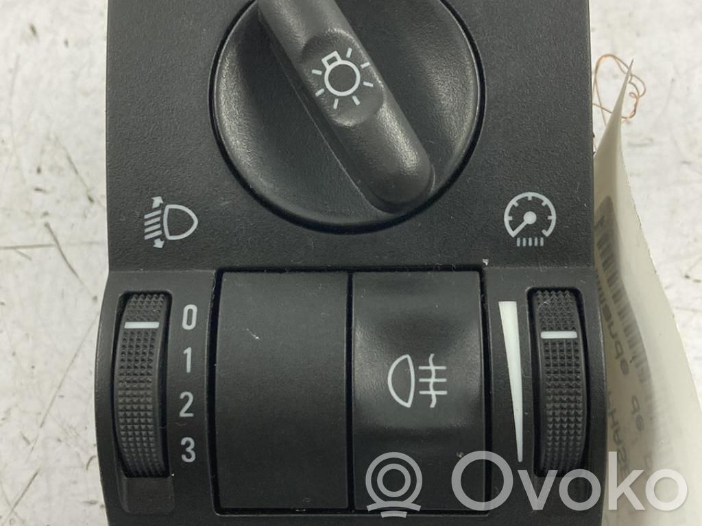 Light switch   9138123