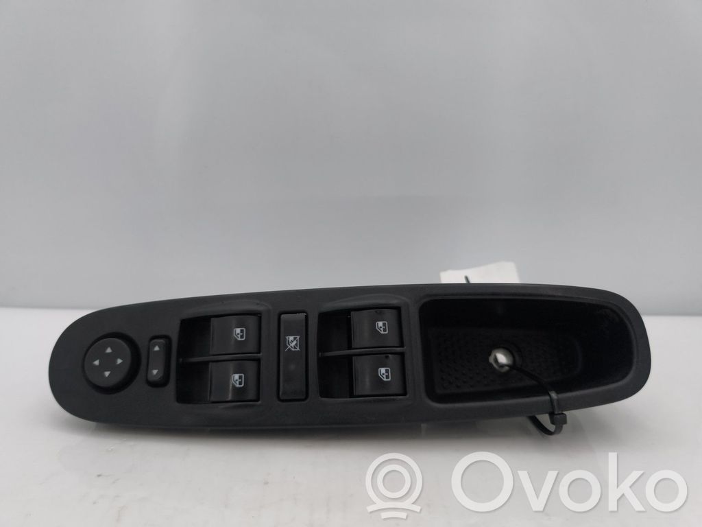 Fiat Punto (199) Przyciski szyb 
