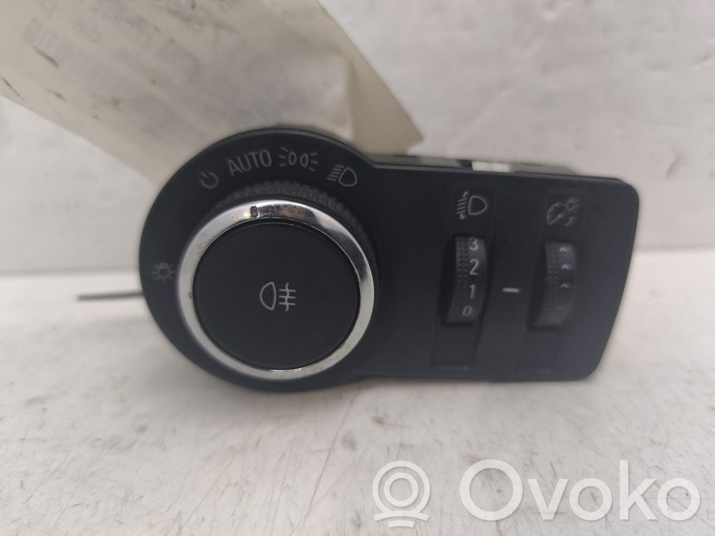 Light switch   13268728
