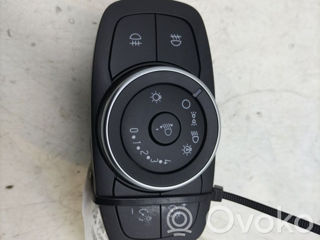 Light switch   2347450