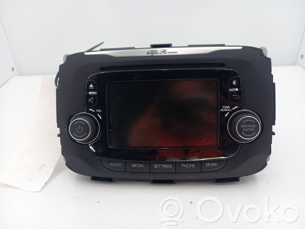 Alfa Romeo Giulietta Panel / Radioodtwarzacz CD/DVD/GPS 
