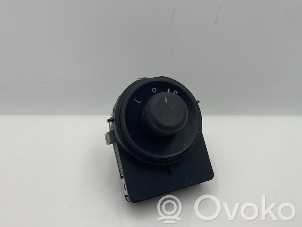 Chevrolet Trax Wing mirror switch 