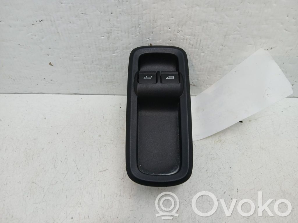 Electric window control switch   G1B514A132CA