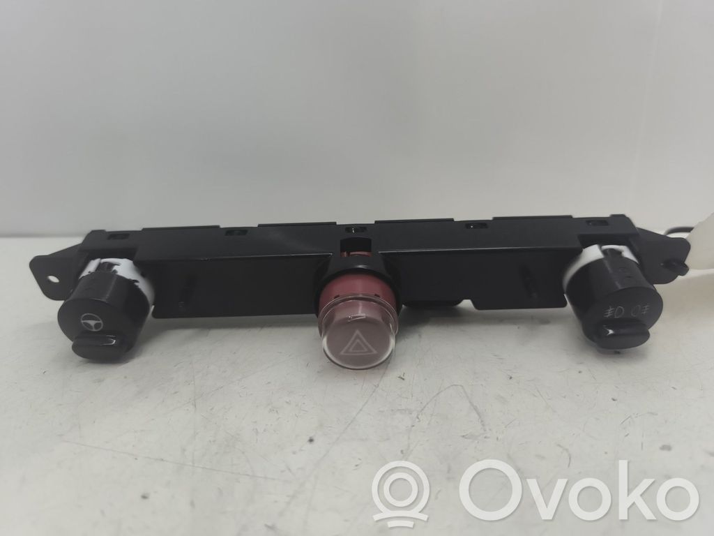 Botón interruptor de luz de peligro   735451108