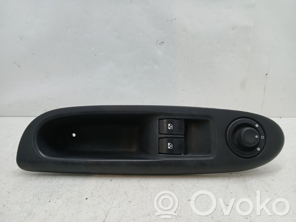 Electric window control switch   8200542104