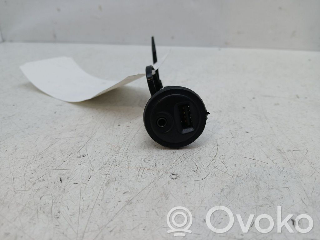 Peugeot 3008 I Enchufe conector USB 