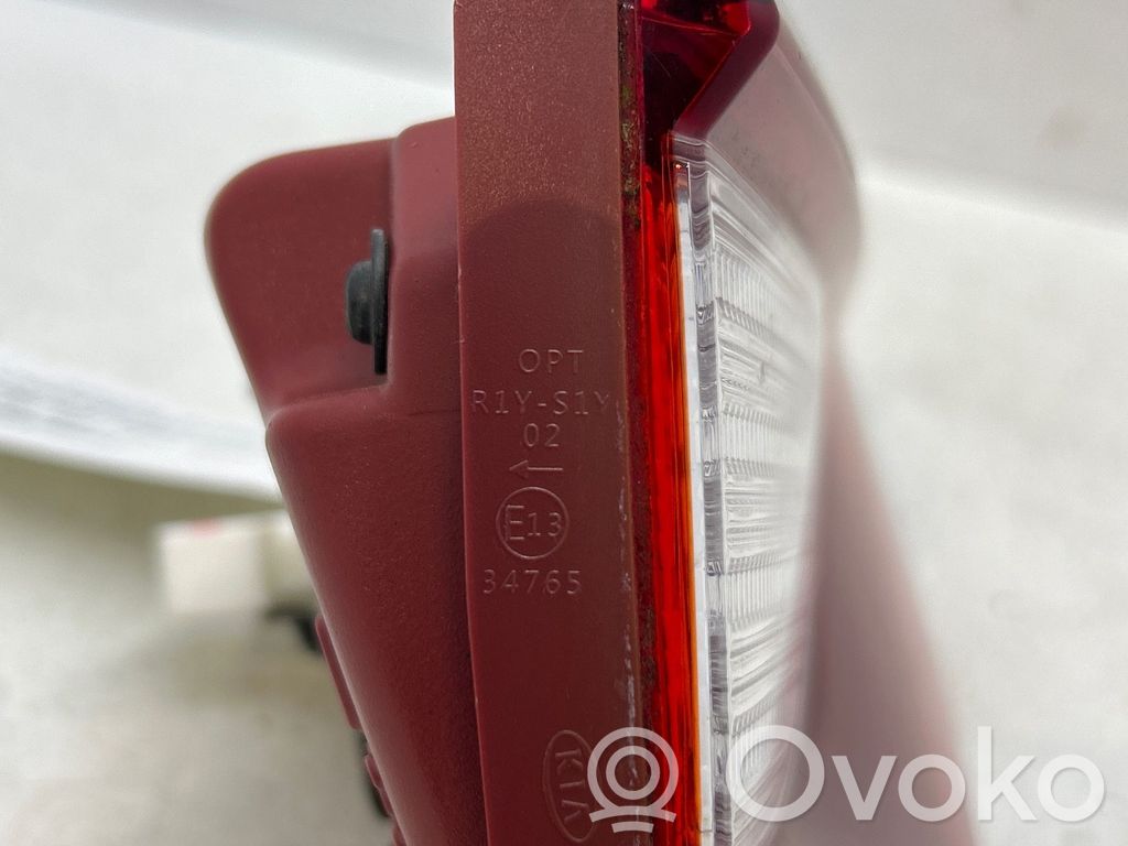 KIA Stonic Luci posteriori del portellone del bagagliaio 