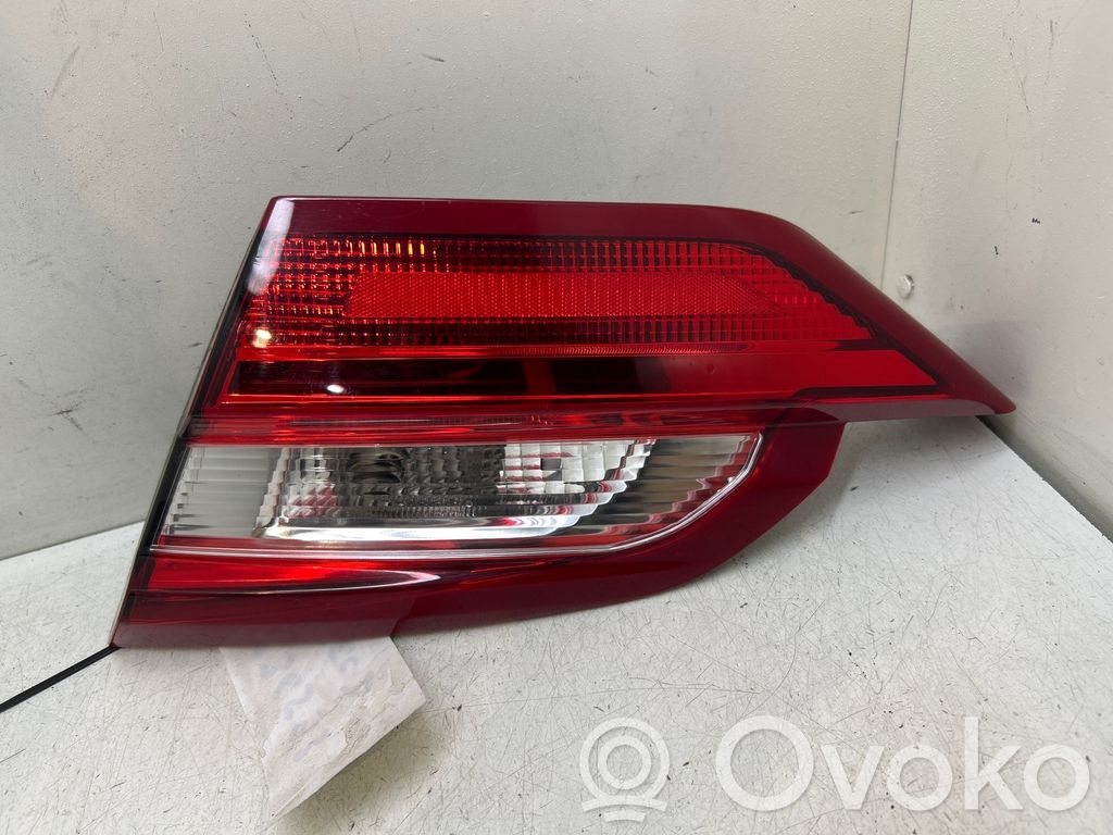 Ford Fiesta Lampă spate în capacul portbagajului 