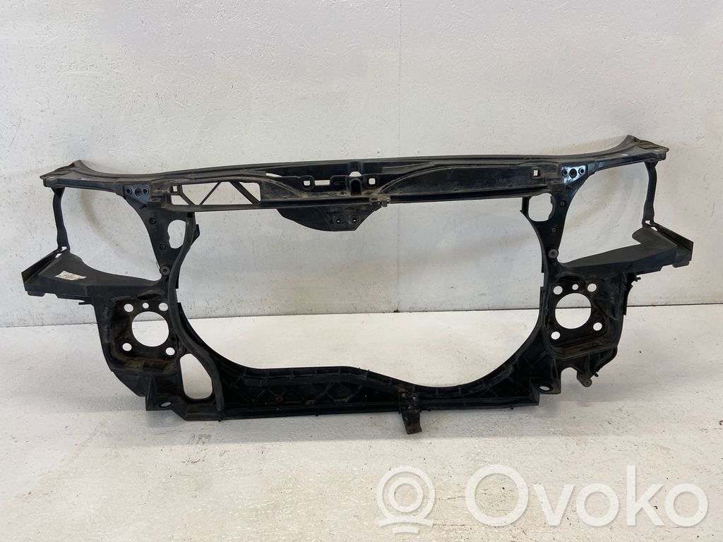 Audi A4 S4 B7 8E 8H Radiatorių panelė 