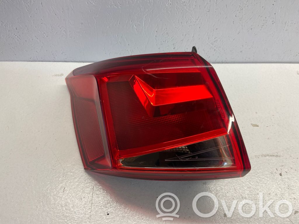 Seat Arona Aizmugurējais lukturis virsbūvē 