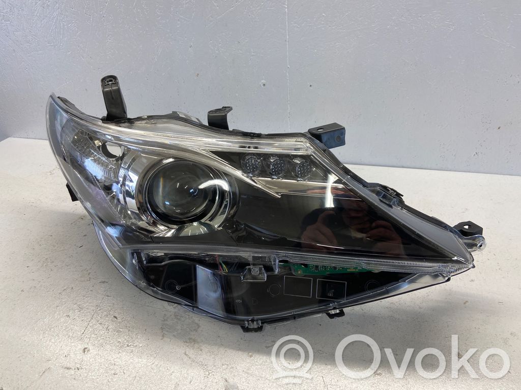 Toyota Auris E180 Lampa przednia 