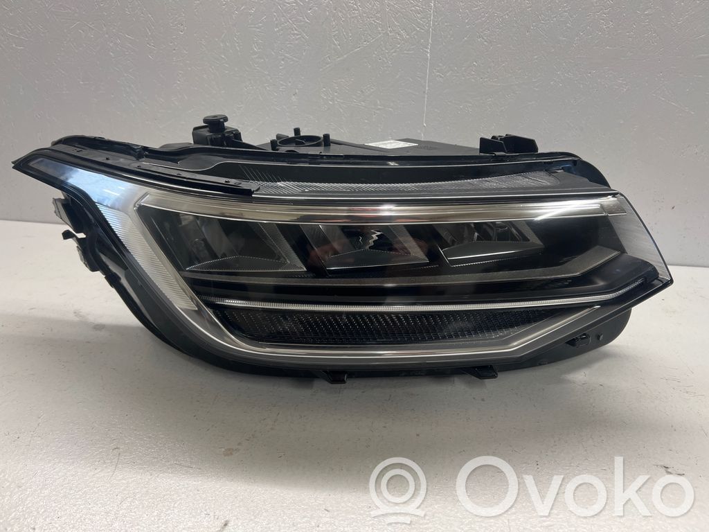 Volkswagen Tiguan Lampa przednia 