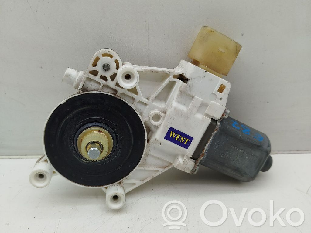 BMW 1 E81 E87 Priekinio lango pakelėjo varikliukas 