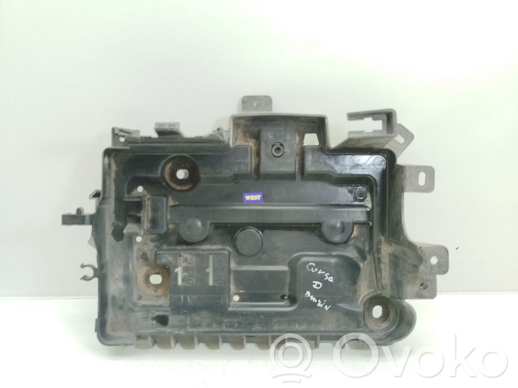 Opel Corsa D Staffa di montaggio della batteria 