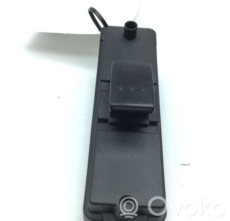 Electric window control switch   03123100BP4K