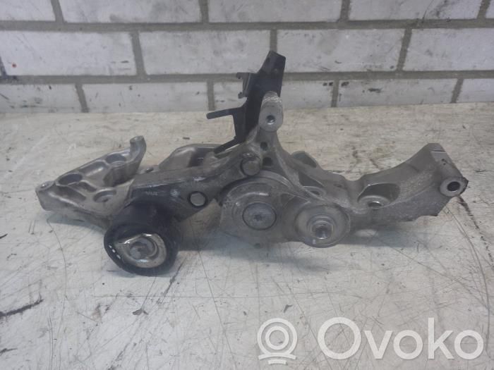 Engine mounting bracket   55565570