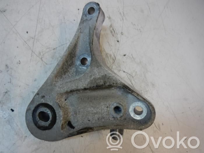 Engine mounting bracket   96983905