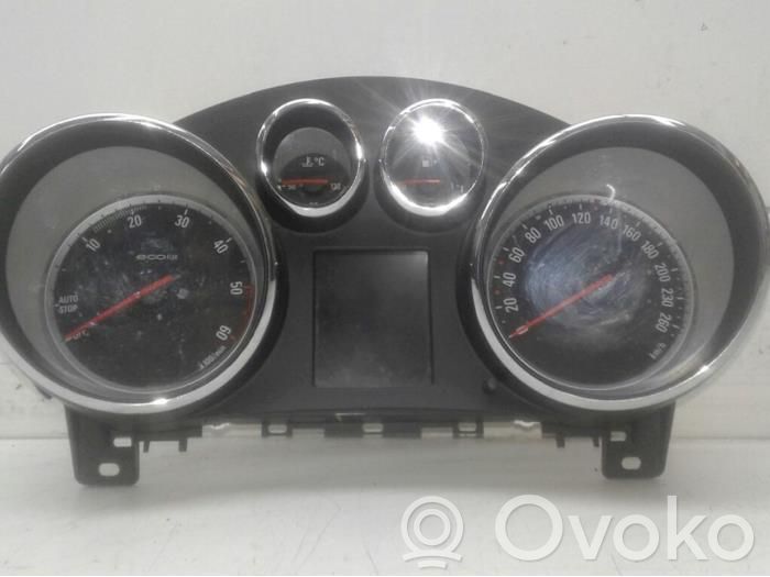 Opel Astra J Tachometer 