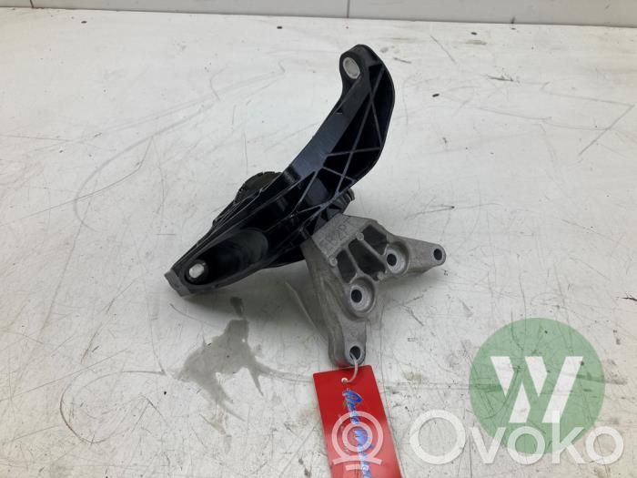 Engine mounting bracket   EB2PT