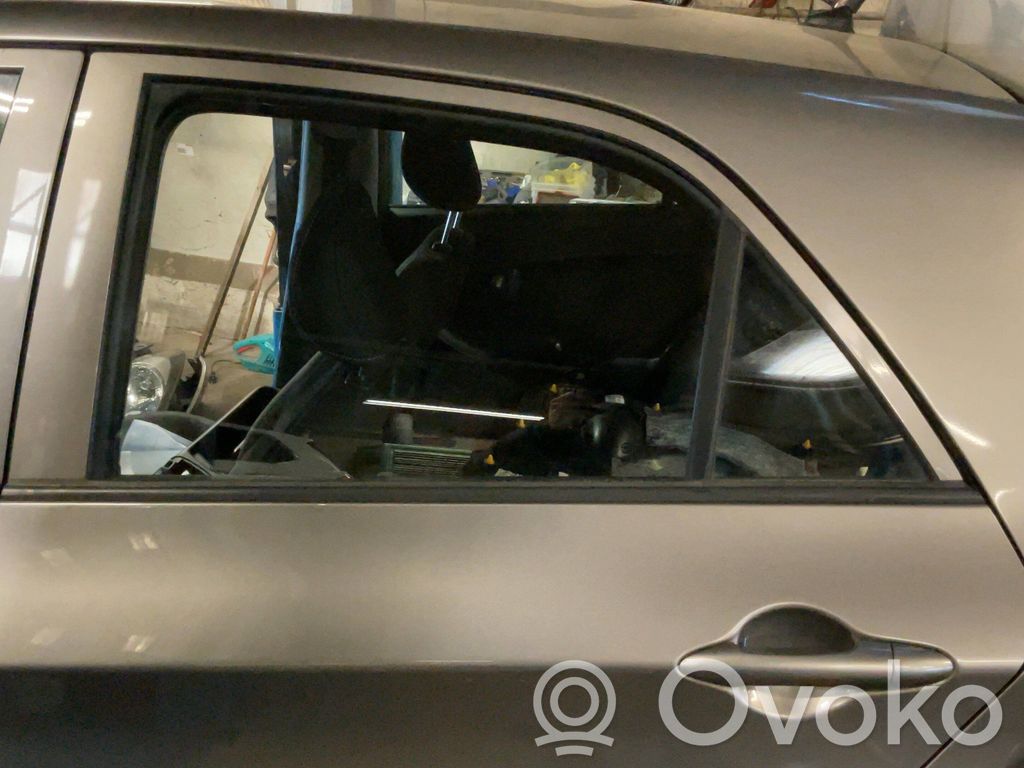 KIA Picanto Luna de la puerta delantera cuatro puertas 