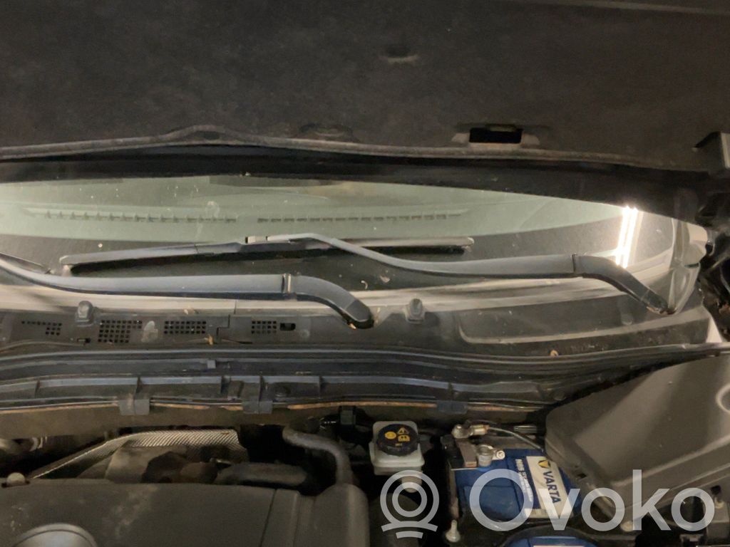 Mazda 3 III Front wiper blade arm 