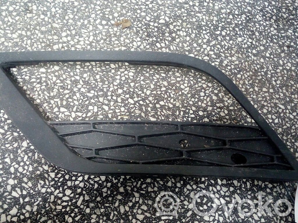 Seat Leon (5F) Maskownica / Grill / Atrapa górna chłodnicy 