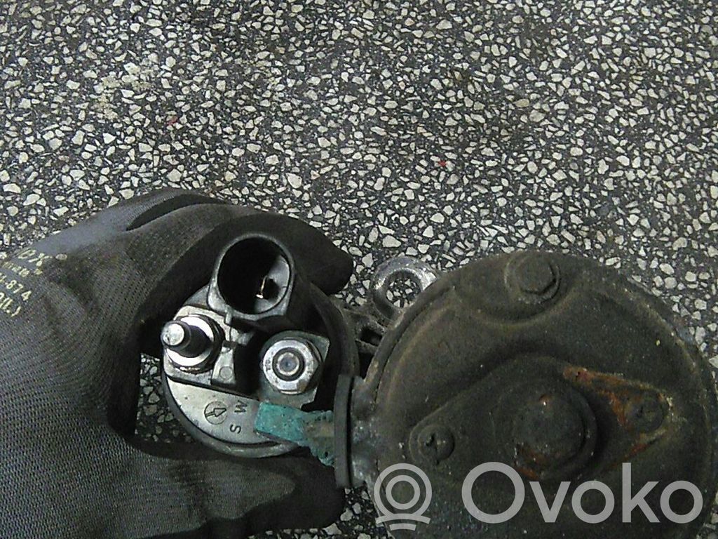Volkswagen Touran I Starter motor 