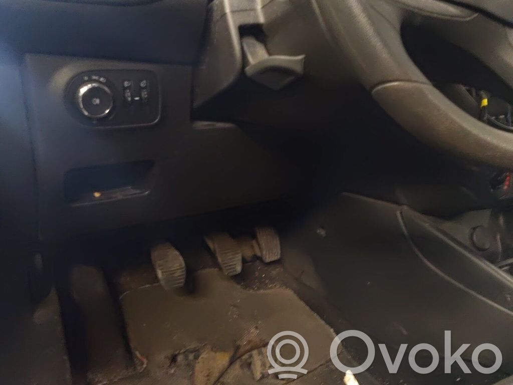 Opel Corsa E Ось рулевого колеса 