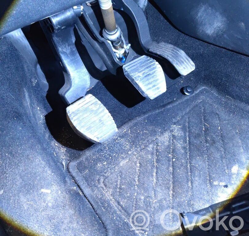 Peugeot 2008 I Pedal de embrague 