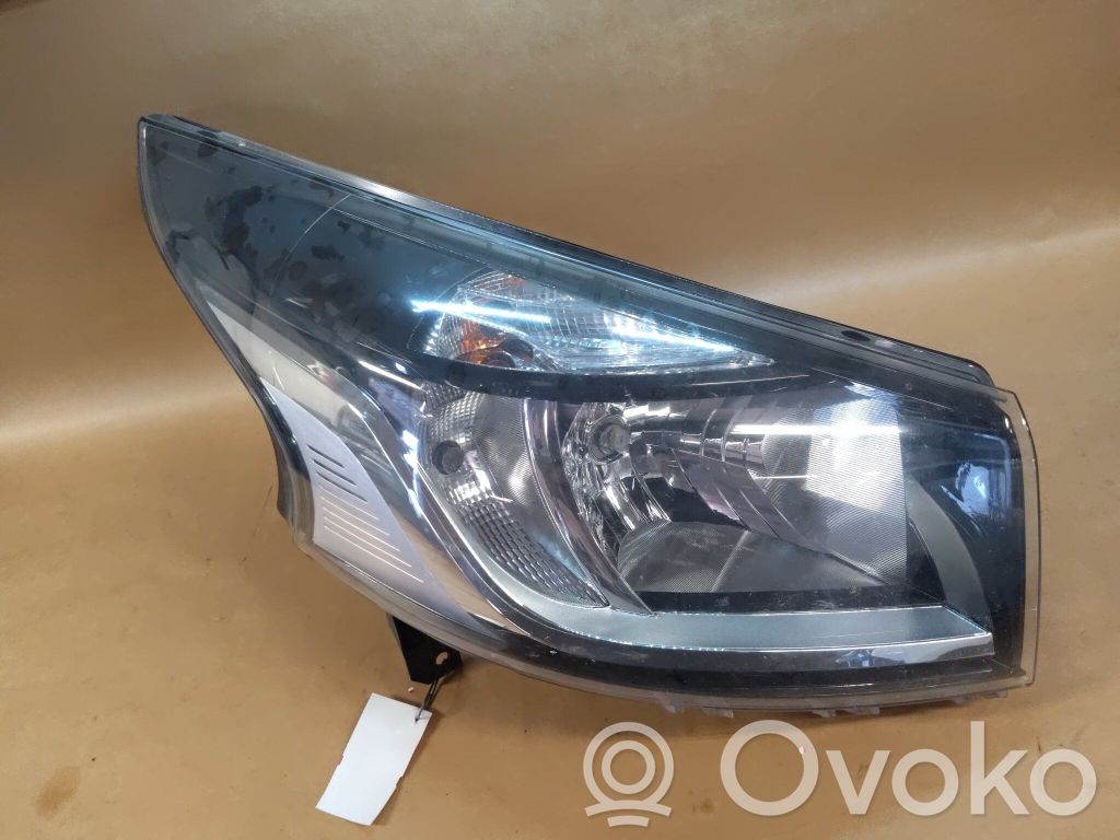Renault Trafic III (X82) Lampa przednia 