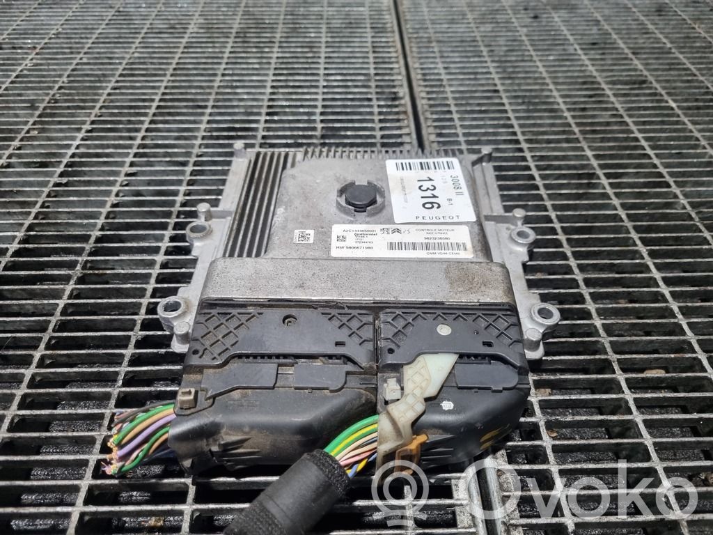 Peugeot 3008 II Engine control unit/module ECU 