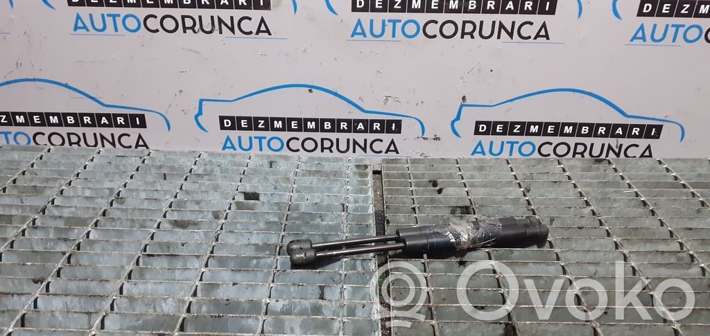 Amortizatorius variklio dangčio