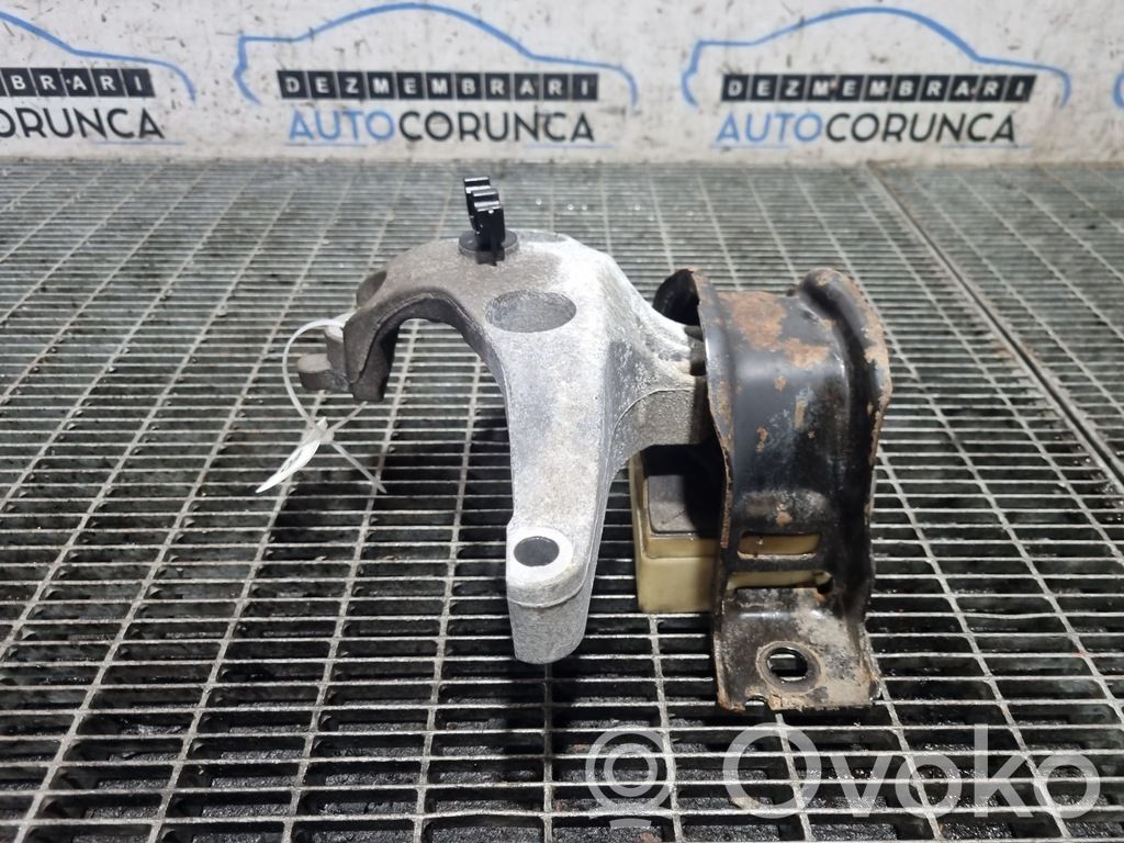 Dacia Duster Engine mounting bracket 
