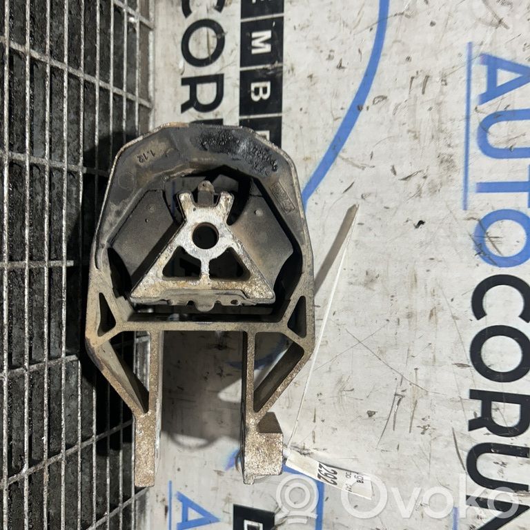 Engine mounting bracket   ANTIBALANS