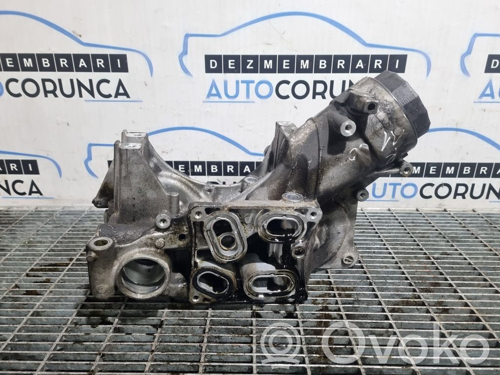 Honda CR-V Oil filter mounting bracket 