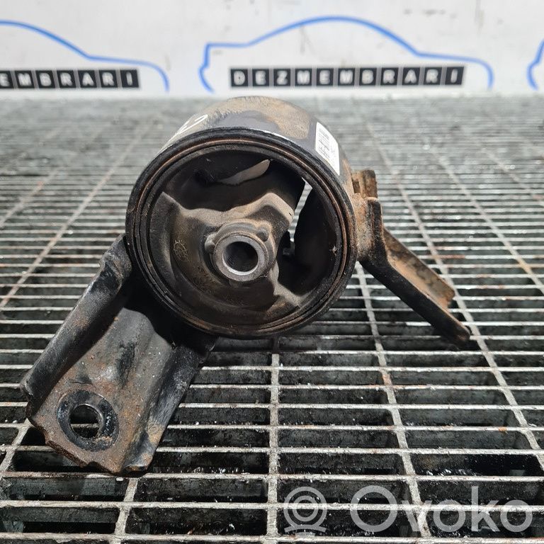 Engine mounting bracket