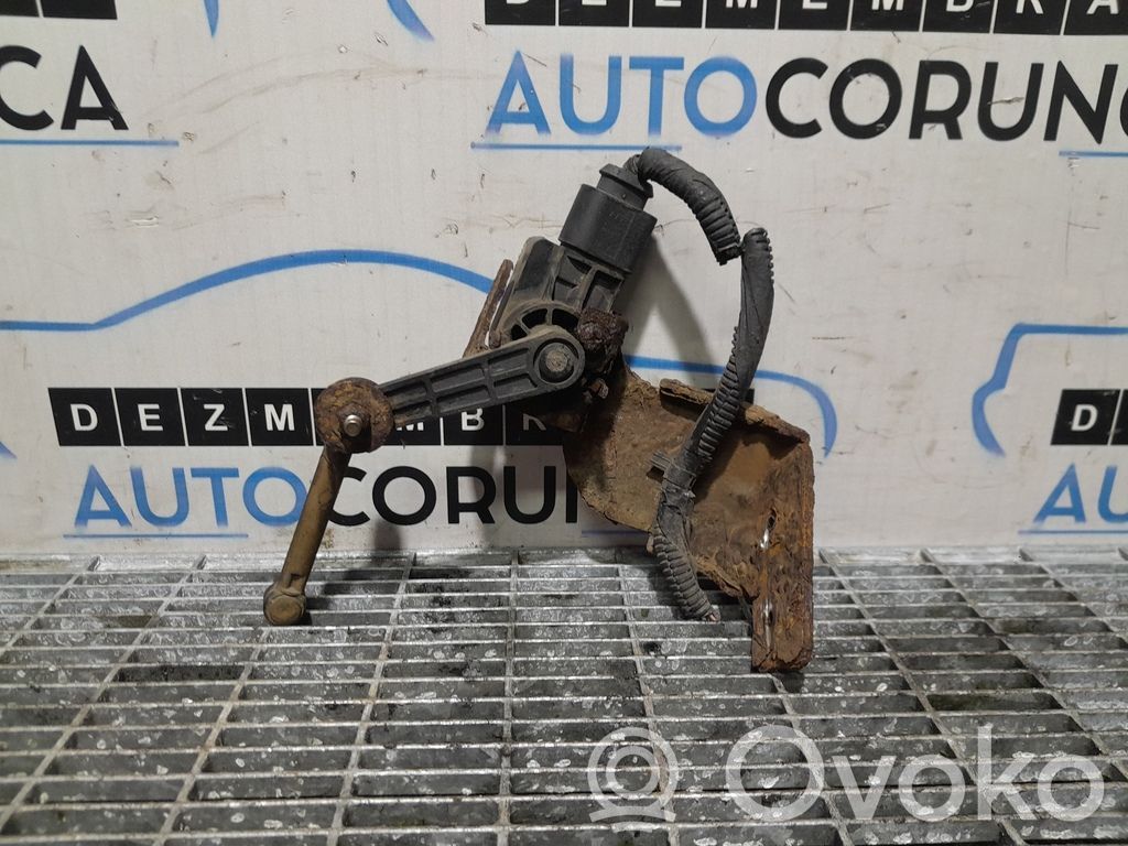 Headlight/headlamp level sensor