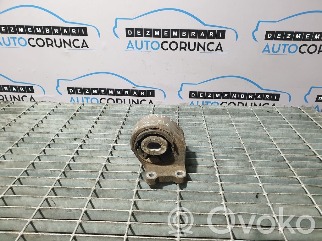 Land Rover Discovery 3 - LR3 Engine mounting bracket 