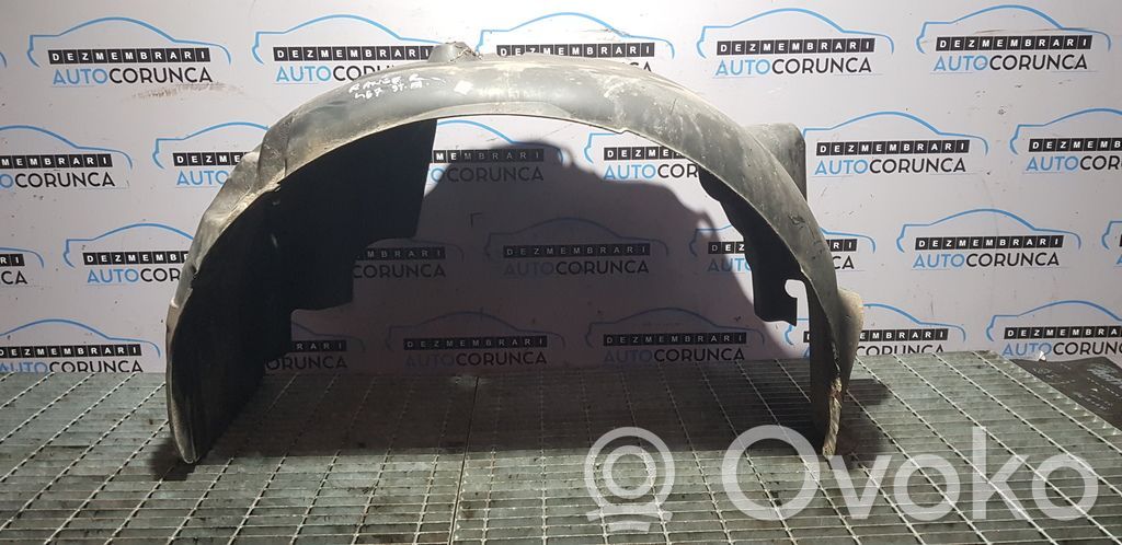 Front wheel arch liner splash guards