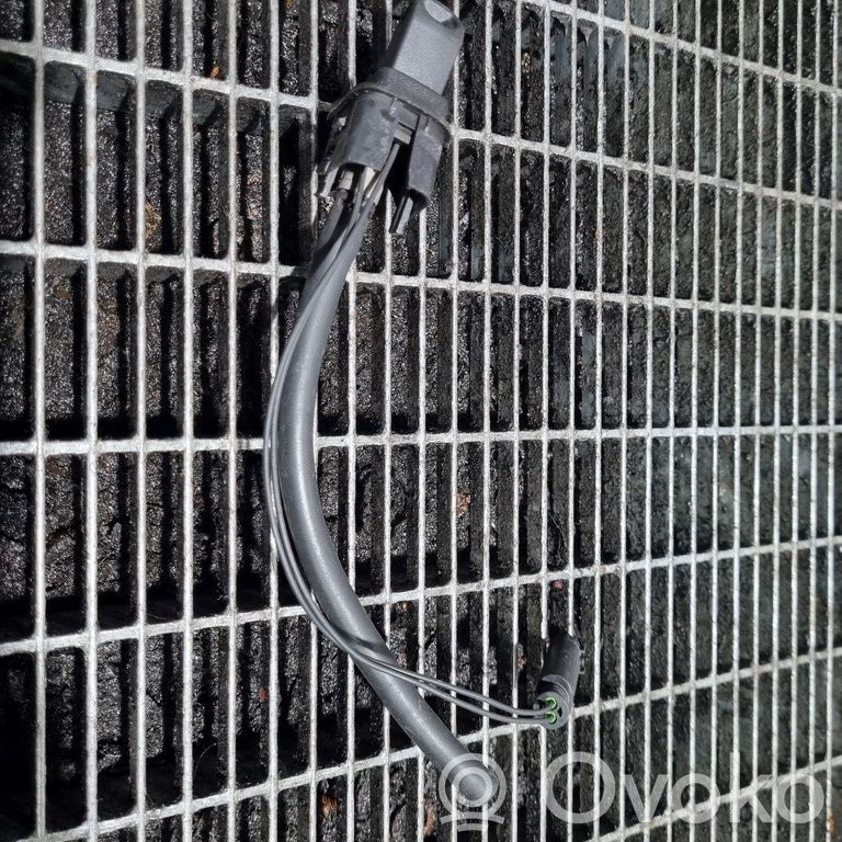 Land Rover Discovery Sport Dysza spryskiwacza szyby przedniej / czołowej 