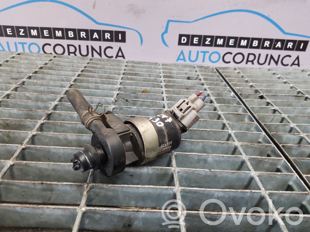 Mazda CX-7 Windscreen/windshield washer pump 