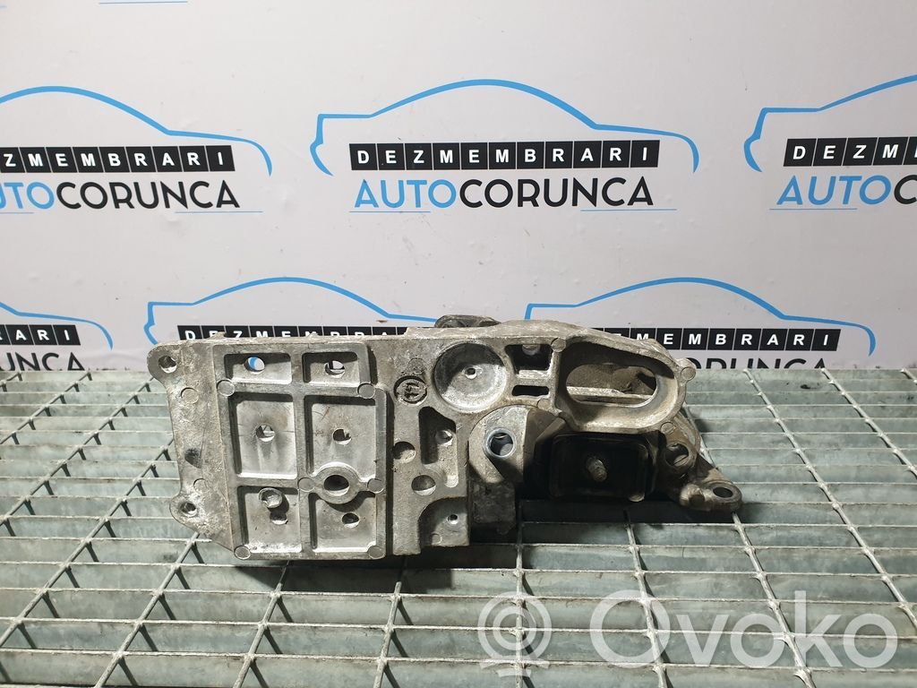 Nissan Qashqai Engine mounting bracket 
